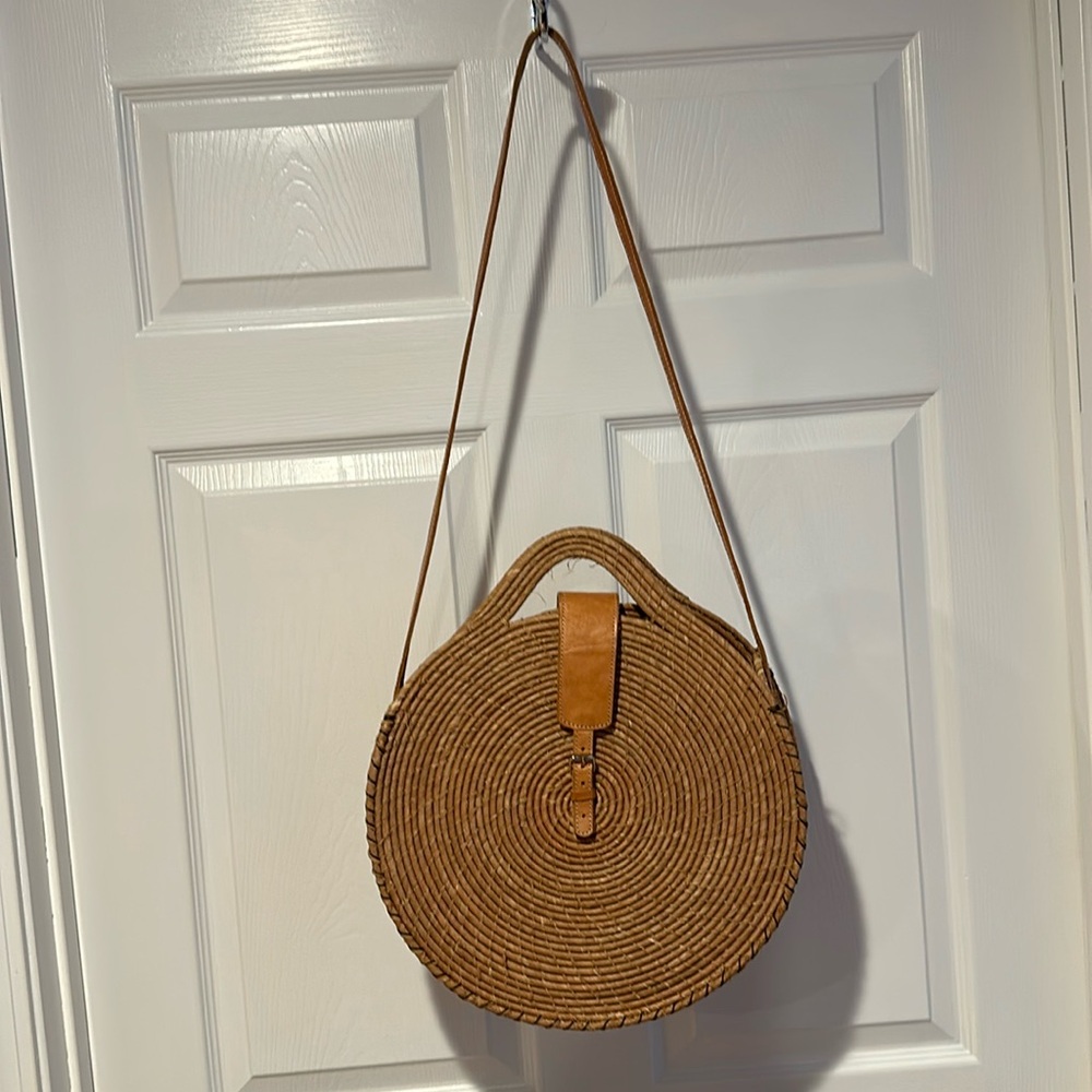 Women’s Large Round Handwoven Natural Rattan Bag w/ Leather Strap Closure